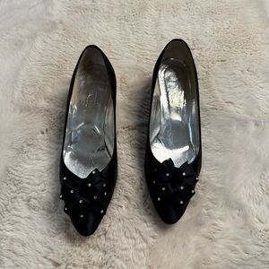 Chic Black Heels with Bow and Pearl Detail